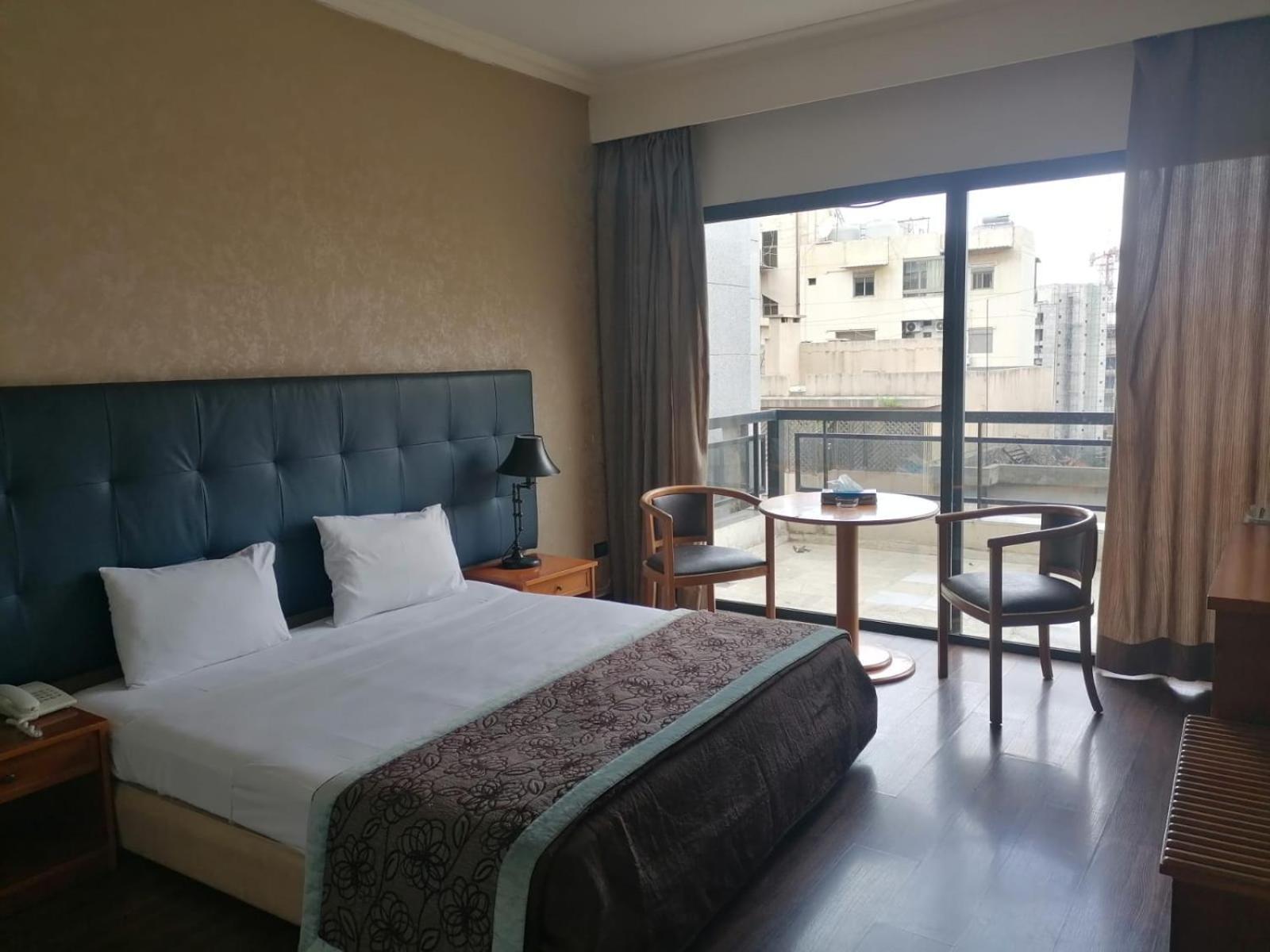 Charles Hotel Beirut Bagian luar foto